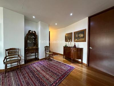 Apartamento de 2 alcobas en venta en Cabrera Chico, Bogotá, 150 m² · foto 2 de 13