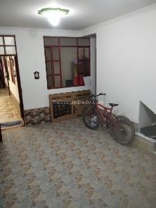 Casa en venta en Britalia, Bogotá · foto 3 de 9