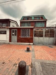 Casa de 3 alcobas en venta en La Esmeralda, Bogotá, 175 m² · foto 2 de 4
