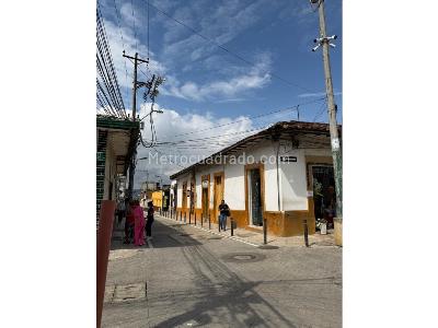 Casa de 5 alcobas en venta en Garcia Rovira, Bucaramanga, 771 m² · foto 2 de 11