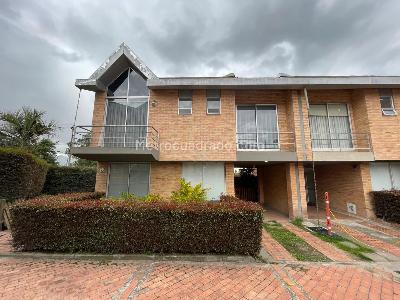 $1.400.000.000 en Rincon Santo