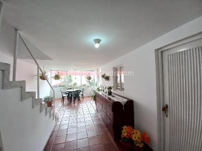 Casa de 5 alcobas en venta en Niza, Bogotá, 364 m² · foto 4 de 20