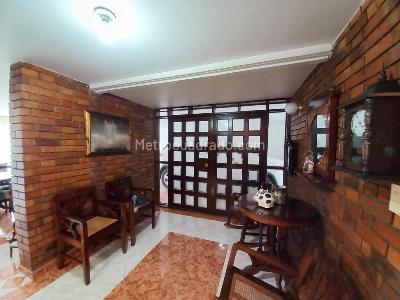 Casa de 5 alcobas en venta en Niza, Bogotá, 364 m² · foto 16 de 20