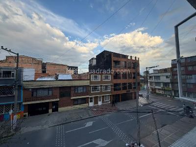 Apartamento de 4 alcobas en arriendo en Fontibon Centro, Bogotá, 80 m² · foto 2 de 20