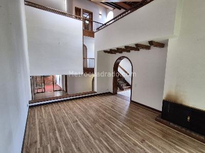 Casa de 4 alcobas en venta en Cerros De Niza, Bogotá, 220 m² · foto 3 de 20