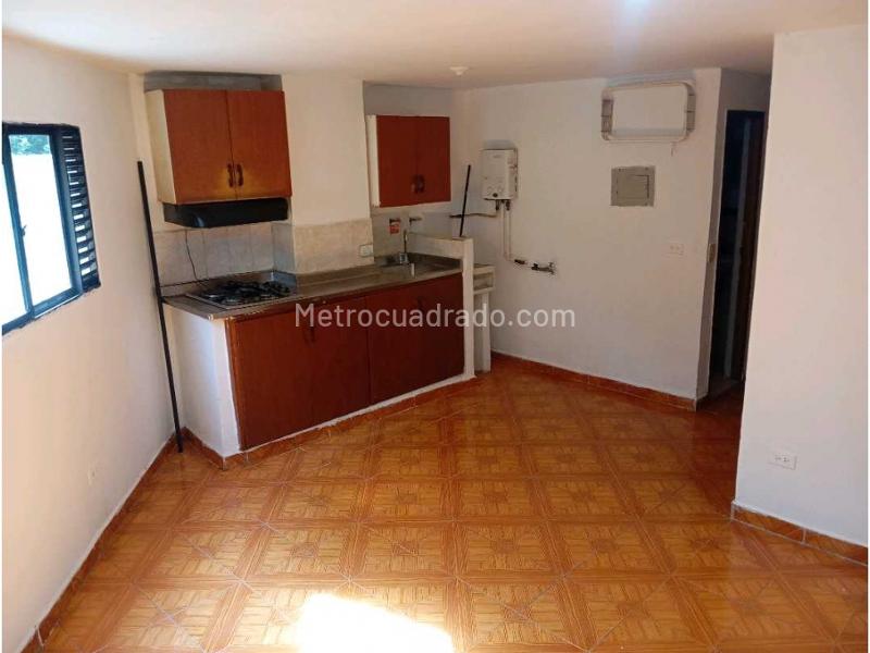 Apartamento en Arriendo, El Portal, Envigado - 2