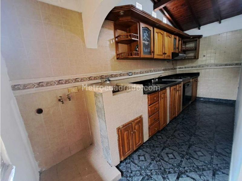 2BR Apartment in Barrio Mesa (65 m²) - 2