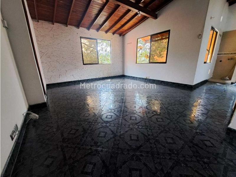 2BR Apartment in Barrio Mesa (65 m²) - 3