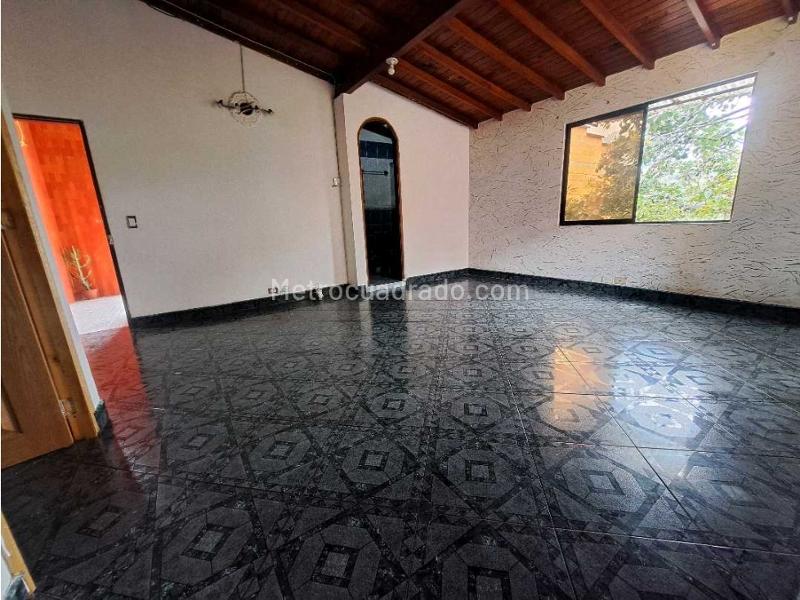 2BR Apartment in Barrio Mesa (65 m²) - 4