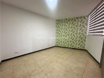Apartamento de 4 alcobas en arriendo en Prados De Sabaneta, Sabaneta, 98 m² · foto 13 de 17