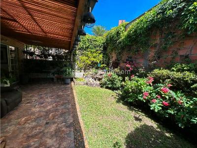 Casa de 3 alcobas en venta en El Escobero, Envigado, 164 m² · foto 2 de 16