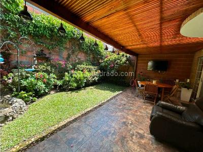 Casa de 3 alcobas en venta en El Escobero, Envigado, 164 m² · foto 4 de 16