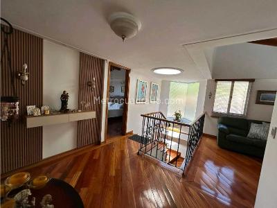 Casa de 3 alcobas en venta en El Escobero, Envigado, 164 m² · foto 9 de 16