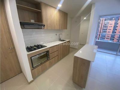Apartamento de 3 alcobas en arriendo en Camino Verde, Envigado, 63 m² · foto 2 de 15