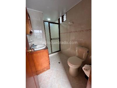 Casa de 3 alcobas en arriendo en Los Naranjos, Envigado, 110 m² · foto 10 de 14