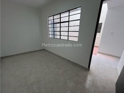 Casa de 5 alcobas en arriendo en La Magnolia, Envigado, 200 m² · foto 5 de 15