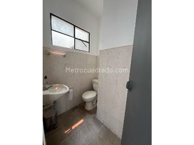 Casa de 5 alcobas en arriendo en La Magnolia, Envigado, 200 m² · foto 6 de 15