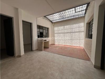 Casa de 5 alcobas en arriendo en La Magnolia, Envigado, 200 m² · foto 9 de 15