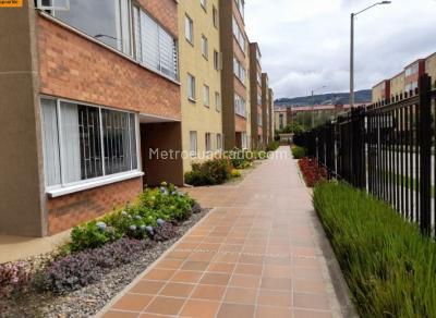 Apartamento de 3 alcobas en venta en Cedritios, Bogotá, 62 m² · foto 2 de 11