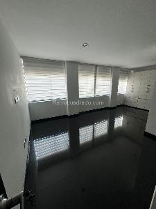 Apartamento de 3 alcobas en arriendo en Santa Barbara Alta, Bogotá, 200 m² · foto 2 de 4