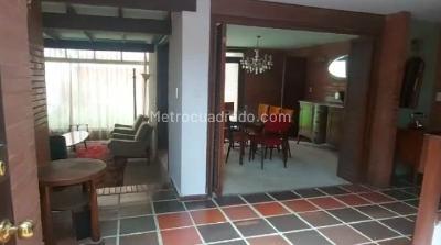 Casa de 5 alcobas en arriendo en Santa Paula Central, Bogotá, 350 m² · foto 3 de 17