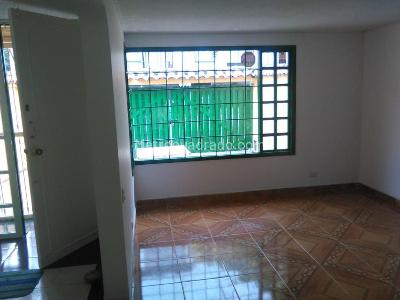 Casa de 3 alcobas en arriendo en Santa Paula, Bogotá, 246 m² · foto 2 de 16
