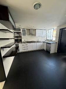 Apartamento de 3 alcobas en arriendo en Santa Barbara Alta, Bogotá, 200 m² · foto 3 de 4