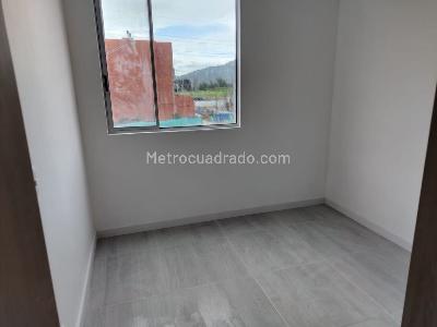Apartamento de 2 alcobas en arriendo en Mirandela, Bogotá, 47 m² · foto 2 de 10