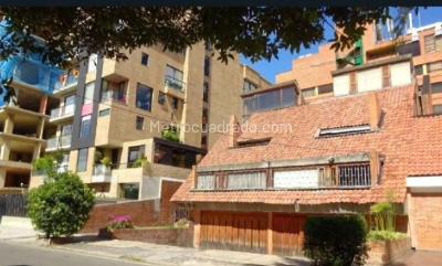 Casa de 5 alcobas en venta en Santa Paula Central, Bogotá, 350 m² · foto 1 de 17