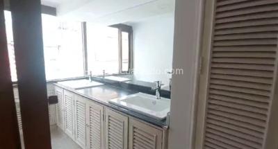 Casa de 5 alcobas en venta en Santa Paula Central, Bogotá, 350 m² · foto 4 de 17