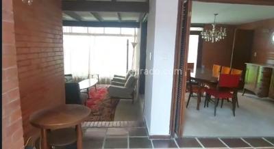 Casa de 5 alcobas en venta en Santa Paula Central, Bogotá, 350 m² · foto 3 de 17