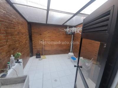 Casa en venta en Villa Magdala, Bogotá · foto 2 de 10