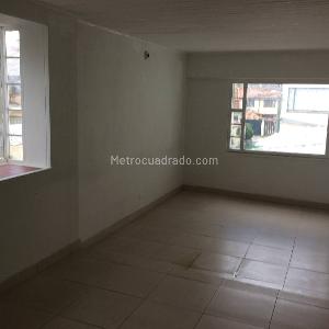 Casa de 4 alcobas en arriendo en Cedritos, Bogotá, 400 m² · foto 2 de 20