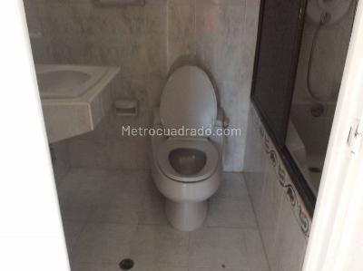 Casa de 4 alcobas en arriendo en Cedritos, Bogotá, 400 m² · foto 9 de 20