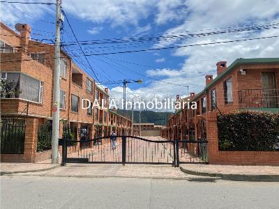 Casa de 4 alcobas en venta en Centro Bachue, Chía, 153 m² · foto 1 de 20