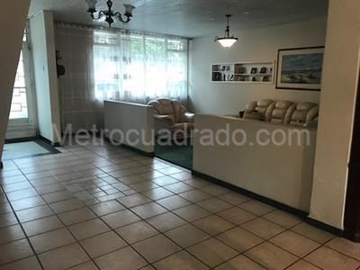 Casa de 5 alcobas en venta en Quinta Paredes, Bogotá, 269 m² · foto 5 de 20