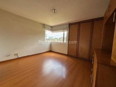 Apartamento de 3 alcobas en venta en Villa Calasanz, Bogotá, 93 m² · foto 3 de 20