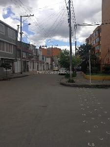 Casa de 5 alcobas en venta en Villa Claudia, Bogotá, 310 m² · foto 2 de 20