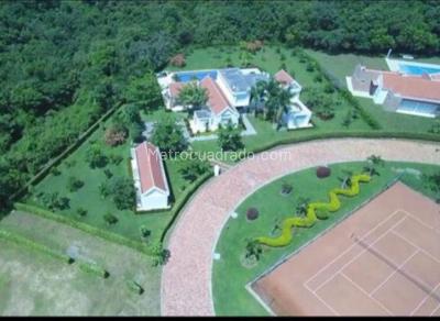 Casa de 5 alcobas en venta en Vereda Brisas De Upin, Villavicencio, 618 m² · foto 2 de 20