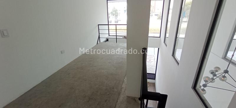 Local Comercial en Arriendo, PUENTE LARGO, Bogotá D.C. - Más