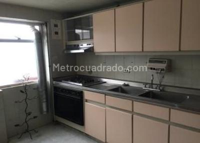 Casa de 5 alcobas en arriendo en La Castellana, Bogotá, 350 m² · foto 12 de 15