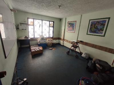 Casa de 5 alcobas en venta en Carvajal Sur, Bogotá, 392 m² · foto 9 de 20