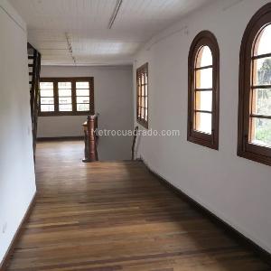 Casa de 5 alcobas en venta en Bosque Izquierdo, Bogotá, 234 m² · foto 2 de 14