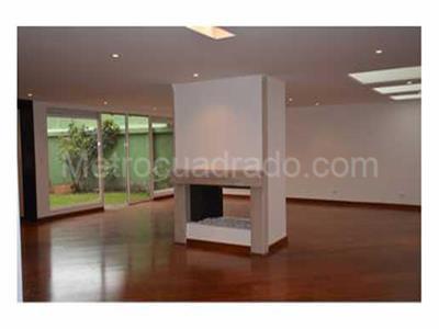 Casa de 5 alcobas en venta en Santa Barbara Alta, Bogotá, 545 m² · foto 2 de 9