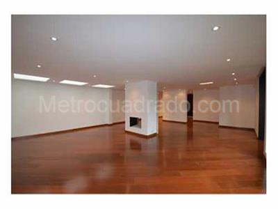 Casa de 5 alcobas en venta en Santa Barbara Alta, Bogotá, 545 m² · foto 3 de 9