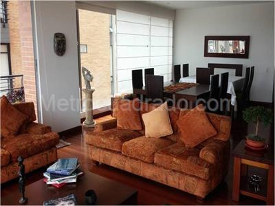 Apartamento de 3 alcobas en venta en El Refugio, Bogotá, 190 m² · foto 2 de 6