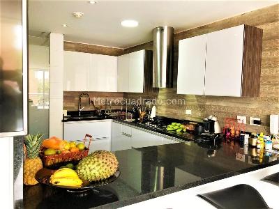 Apartamento de 3 alcobas en venta en Chicó Norte Iii, Bogotá, 180 m² · foto 2 de 16
