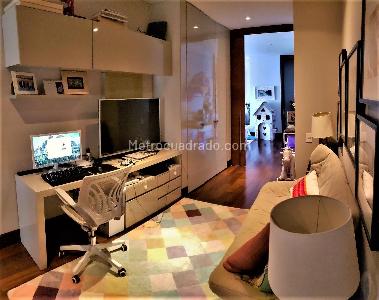 Apartamento de 3 alcobas en venta en Chico Norte, Bogotá, 165 m² · foto 2 de 16