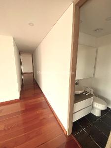 Apartamento de 4 alcobas en venta en Santa Paula Santa Barbara, Bogotá, 178 m² · foto 13 de 15