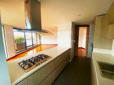 Apartamento de 4 alcobas en venta en Santa Paula Santa Barbara, Bogotá, 178 m² · foto 3 de 15